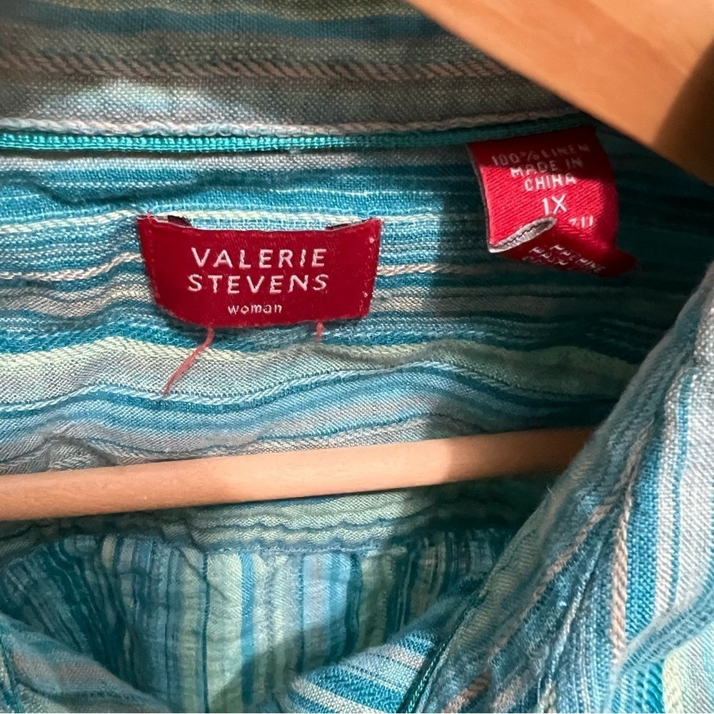 Valerie Stevens Button down shirt - Picture 4 of 5